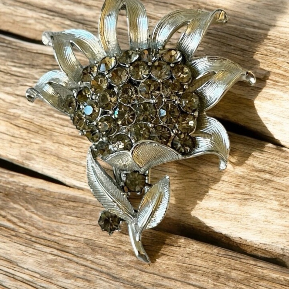 Gorgeous Coro Rhinestone and Silver Tone SunFlower Brooch